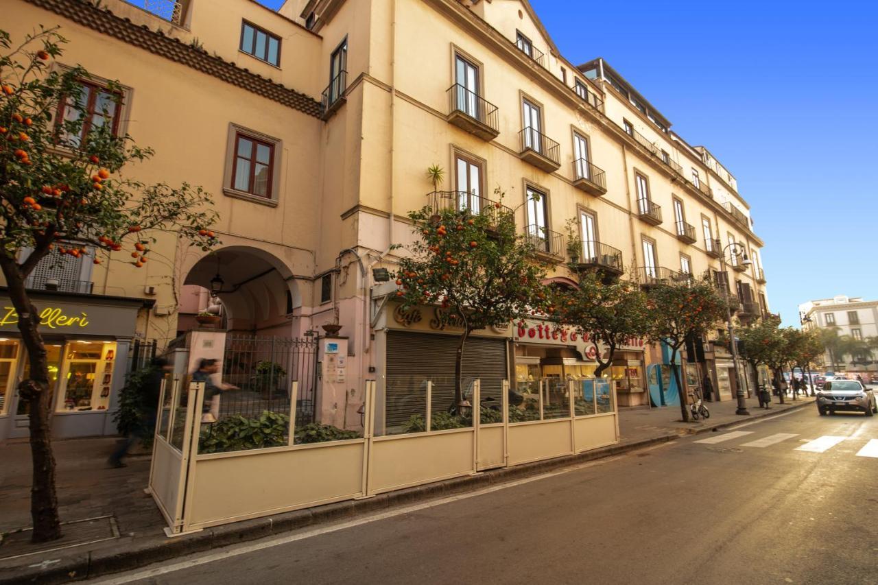 Sorrento Square Suites Exterior foto