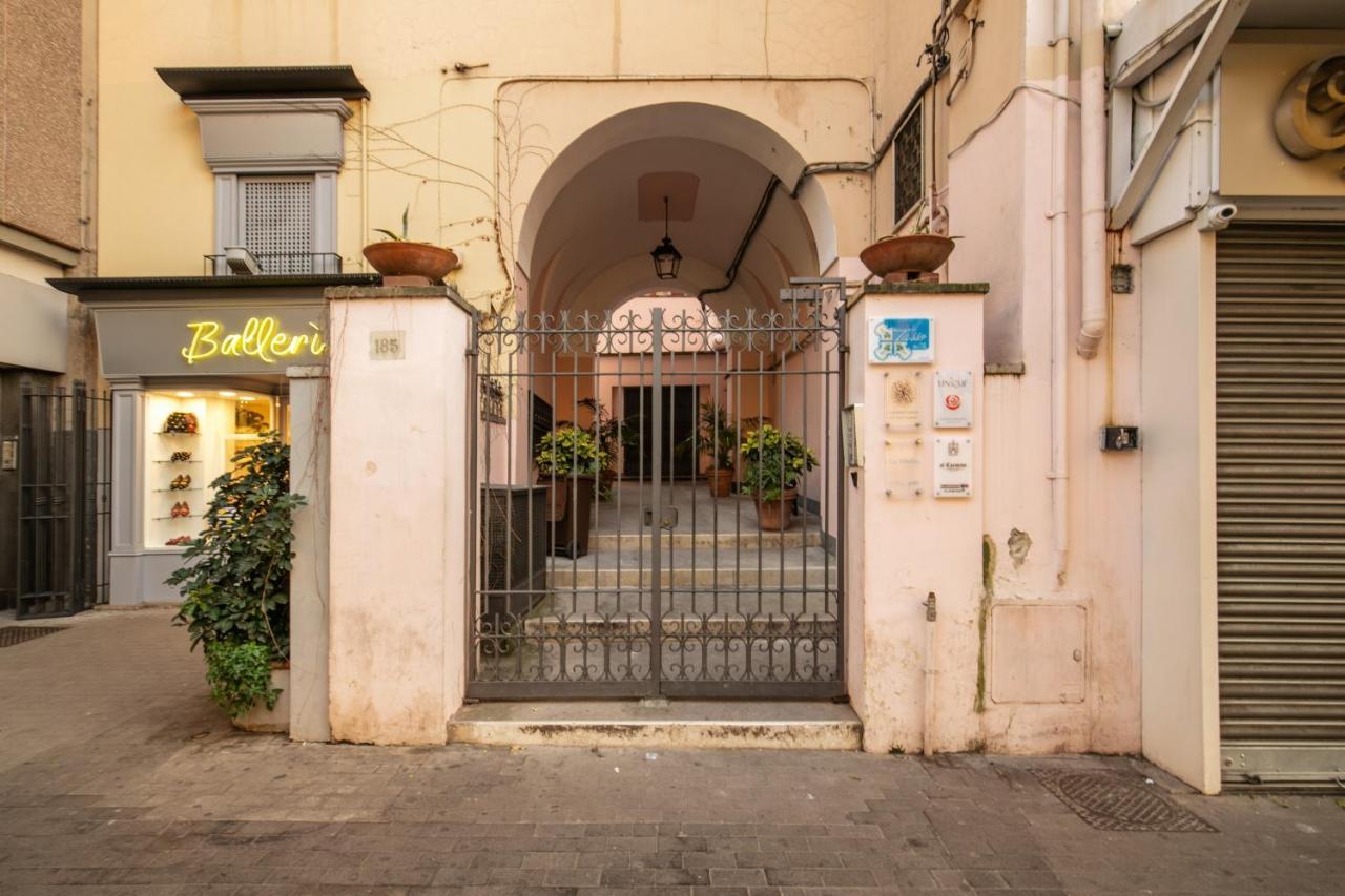 Sorrento Square Suites Exterior foto
